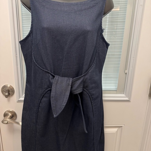 HOLDING HORSES Dresses & Skirts - Flattering Tie Front Denim Dress
